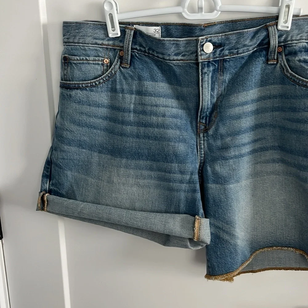 Gap Sexy Boyfriend Jean Shorts Size 32 Like New 100% Cotton
